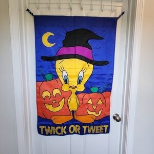 Vintage 1996 Tweety Bird Halloween Twick Or Tweet 43.5x28 Decorative Flag